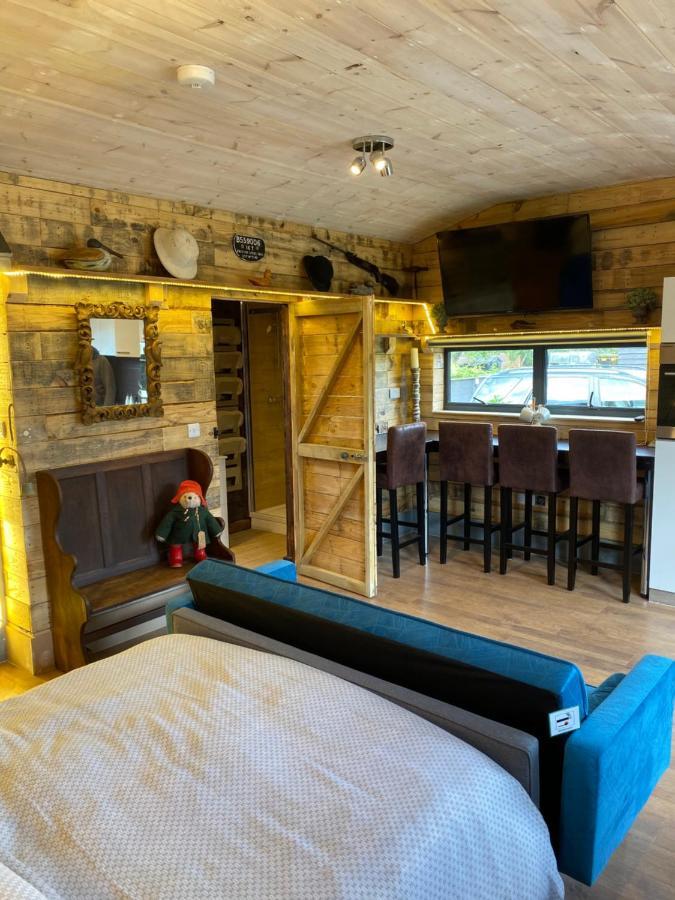 Willow Court Farm Studio East & Petting Farm, 8 Mins To Legoland & Windsor, 15 Mins To Lapland Uk Екстериор снимка