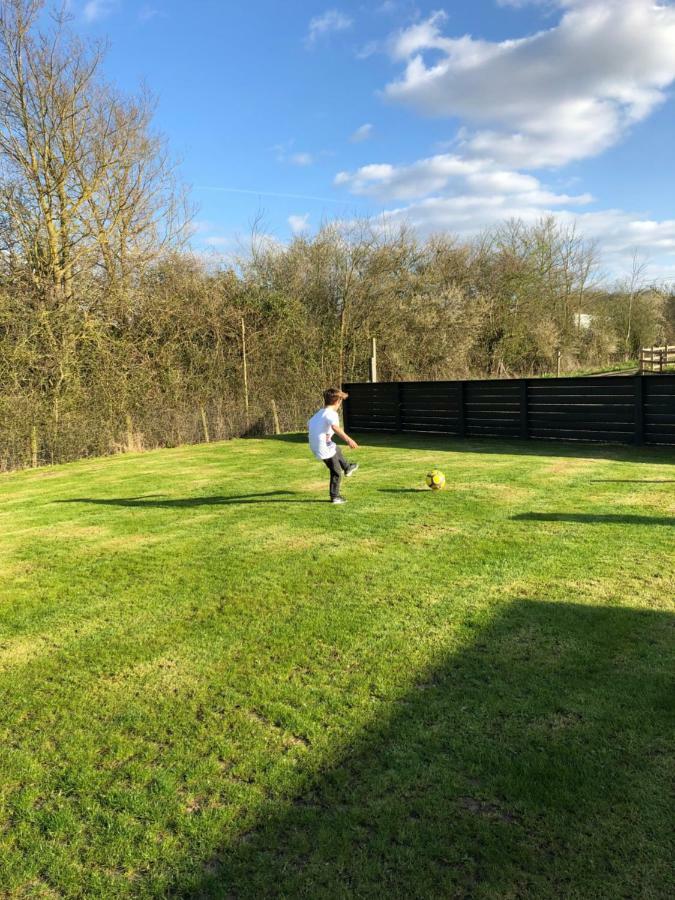 Willow Court Farm Studio East & Petting Farm, 8 Mins To Legoland & Windsor, 15 Mins To Lapland Uk Екстериор снимка